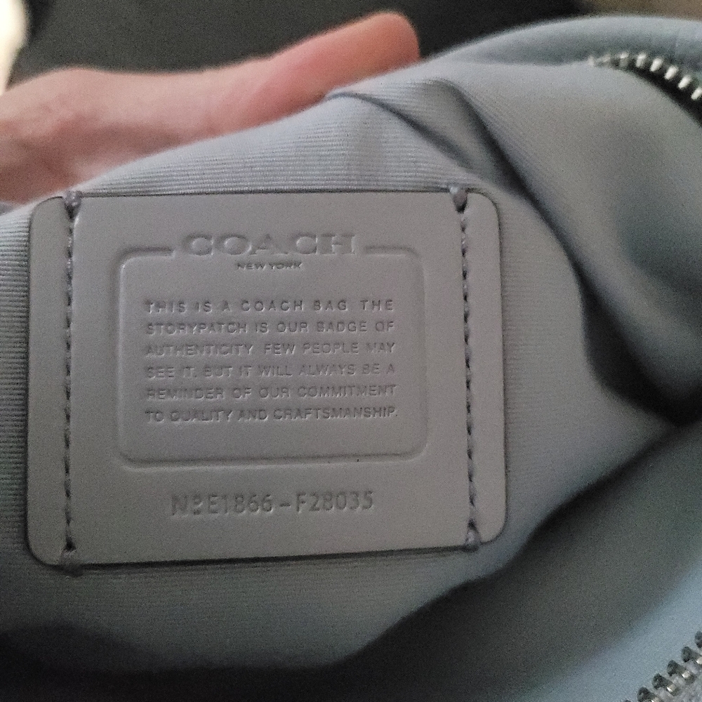 Coach Blue Leather Crossbody Bag Peeble Leather F28035 Excellent condition ❤️🧡 - Picture 5 of 11